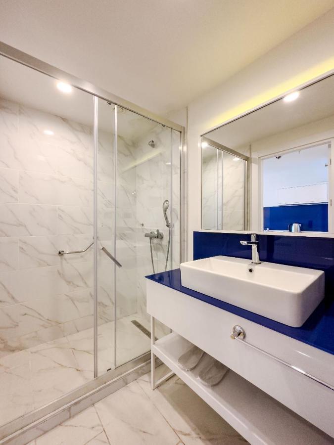 Seaside Resort In New Orbi Twins Batumi Exterior photo